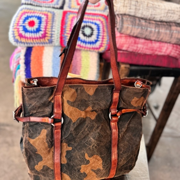 Campomaggi Canvas Camouflage Shoulder Bag in Cognac - Picture 2 of 4